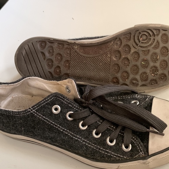 Women's Low Top Sneakers - Picture 4 of 4